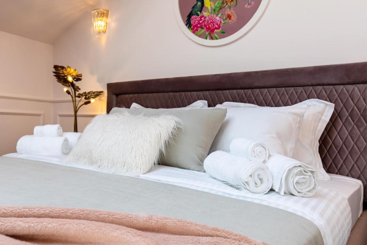 Holt Old Town Luxury Suites Βουκουρέστι Εξωτερικό φωτογραφία